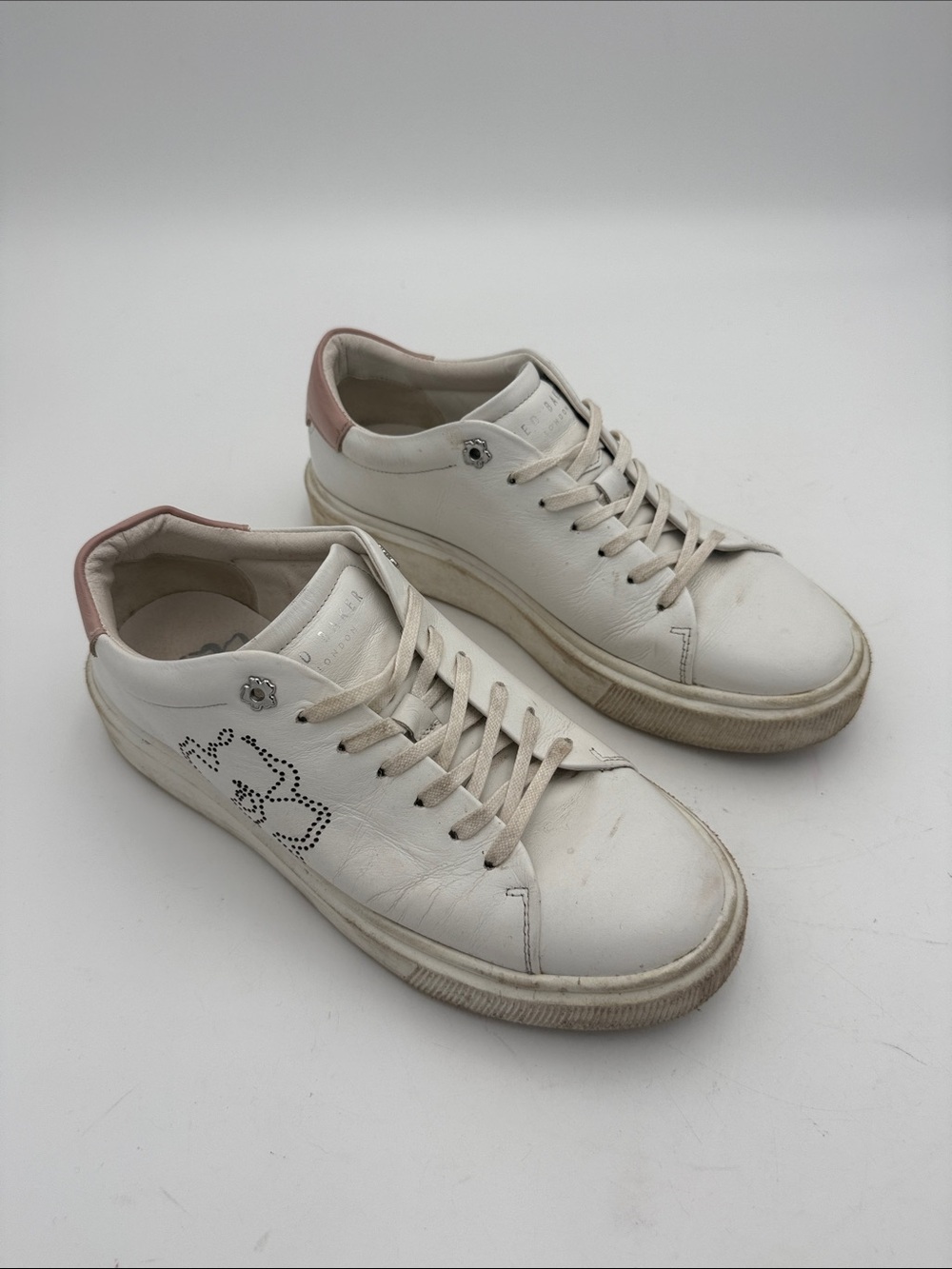 Ted baker White Leather Low-Top Sneakers with Pink Heel Accent WOMEN 9.5 CASUAL